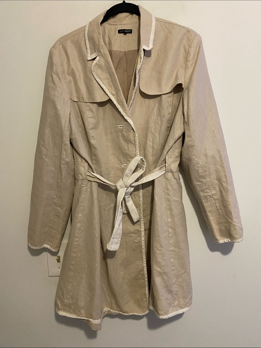600 West Beige Contrast-Trim Trench Coat with Tie Waist
